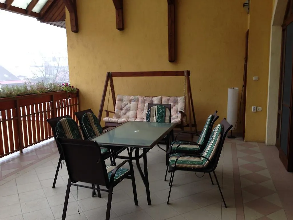 Eszti Vendeghaz Guest House Debrecen